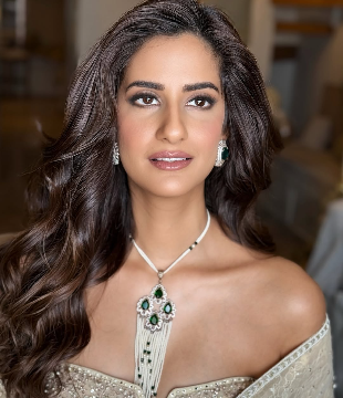 Hindi Makeup Artist Makeup Artist Shefali Sharma