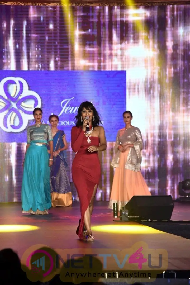 Actress Aditi Balan Showstopper At Provoke Summer Fashion Festival 2018 Beautiful Images Tamil Gallery