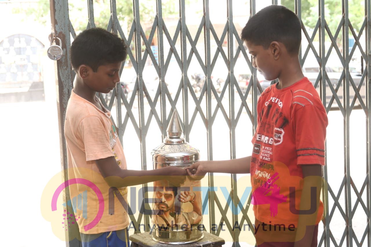 Kattu Paya Sir Intha Kaali Team Help For Kerala Flood Tamil Gallery