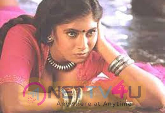 Old Actress Sanghavi Romantic Pics Tamil Gallery
