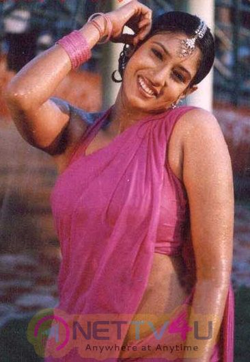 Old Actress Sanghavi Romantic Pics Tamil Gallery