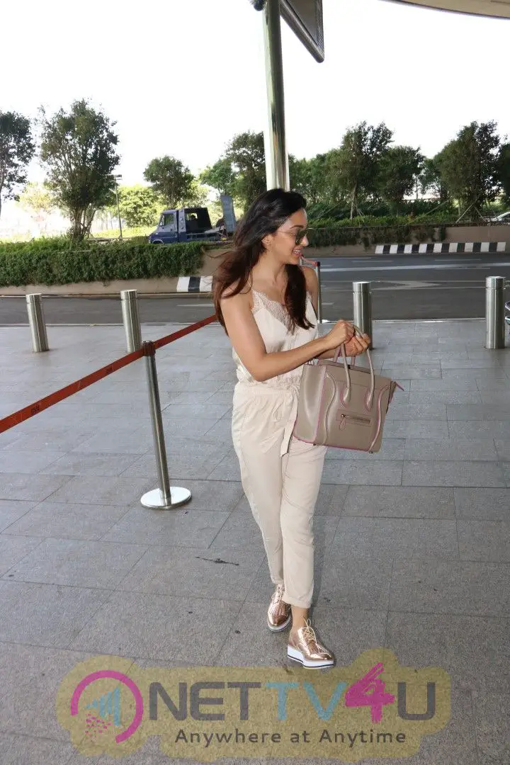 Actress Kiara Advani Spotted At Airport Stills Hindi Gallery