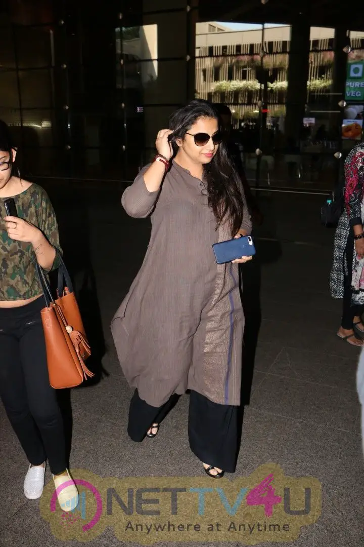 Actress Vidya Balan Spotted At Airport Images | 518478 | Movie Press ...