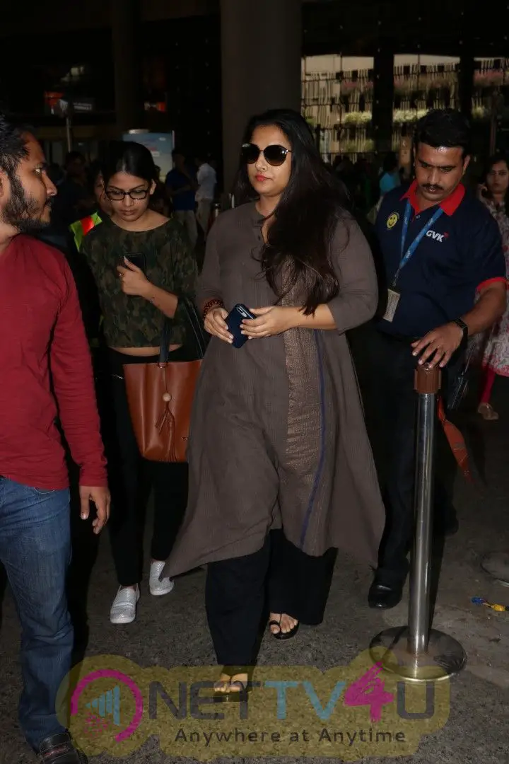 Actress Vidya Balan Spotted At Airport Images Hindi Gallery