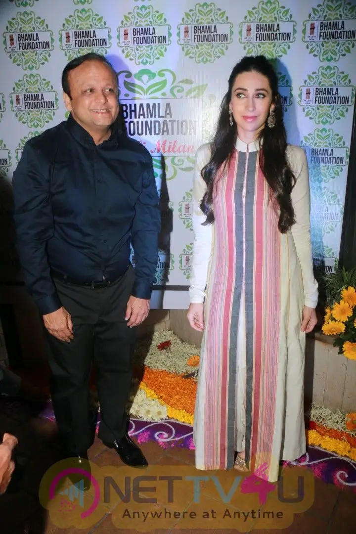 Karisma Kapoor,Tusshar Kapoor & Rakeysh Omprakash Mehra Celebrates Diwali Milan With Disable Children Images Hindi Gallery
