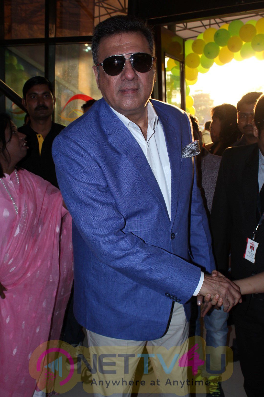 Boman Irani & Esha Gupta At Children Carnival Along With 300 Cancer Patient Kids Photos Hindi Gallery