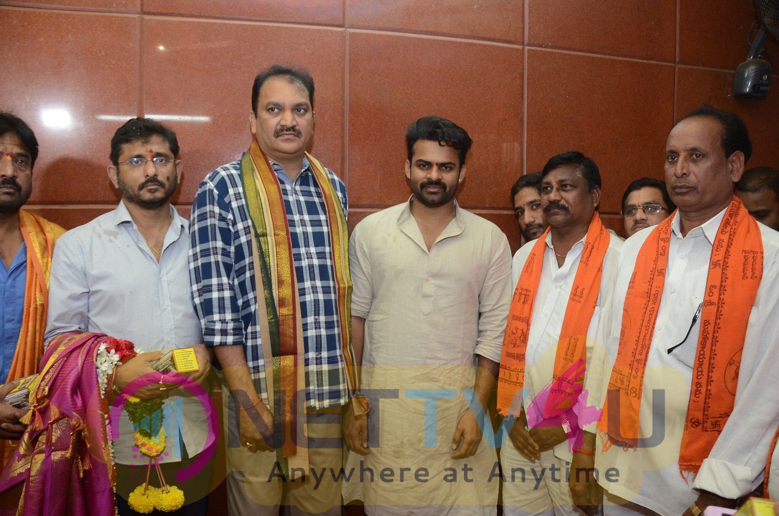 Jawaan Movie Team at Maddi Anjaneya Swamy Temple Photos Telugu Gallery
