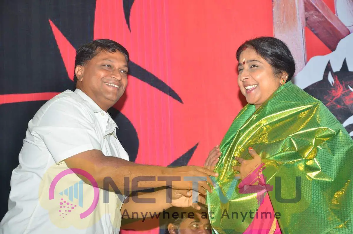 Onnaigal Jaakiradhai Movie Press Meet Stills  Tamil Gallery