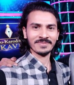 Vinit Shankar Hindi Contestant