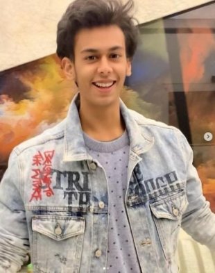 Abhinav Sarin Hindi Assistant Director