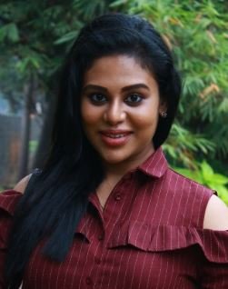Tamil Tv Actress Swathi Thara
