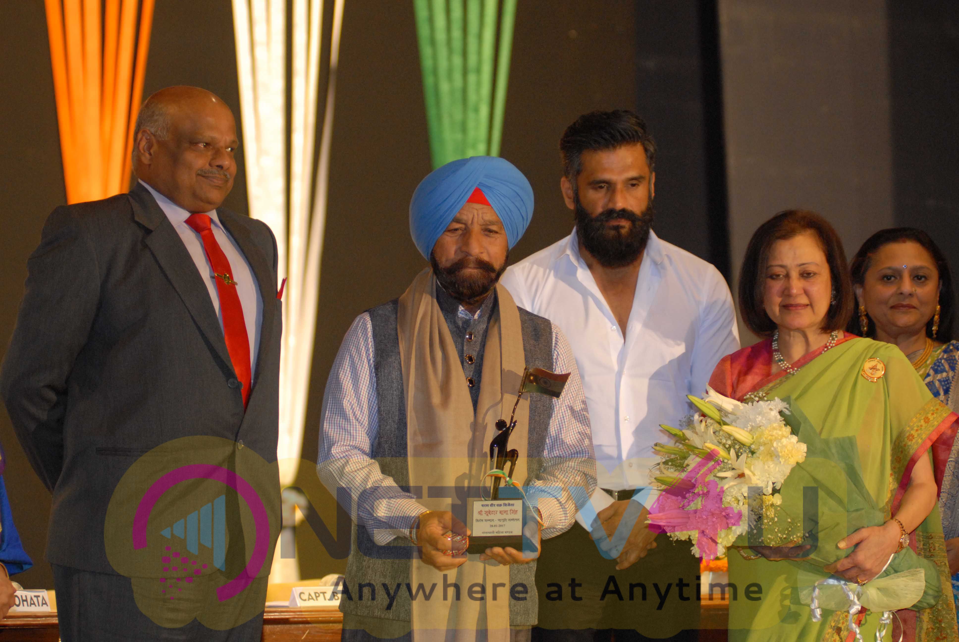 Actor Suniel Shetty Honors PARAMVIR CHAKRA Awardee Captain Bana Singh At Vandan Viro Ka Organized By Rajasthani Mahila Mandal Hi