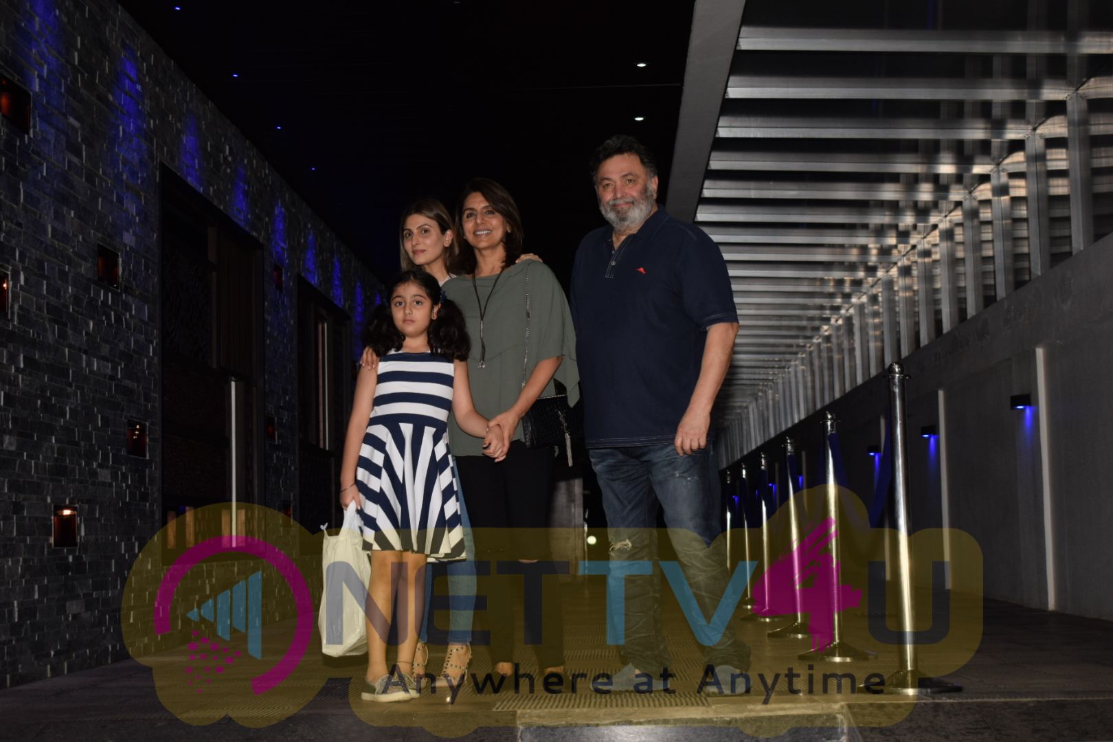 Rishi Kapoor Came To Family In Hakkasan Restaurant Hindi Gallery