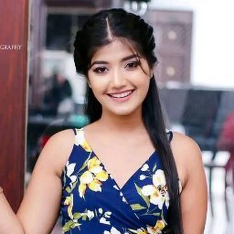 Sinhala Actress Nethmi Roshel