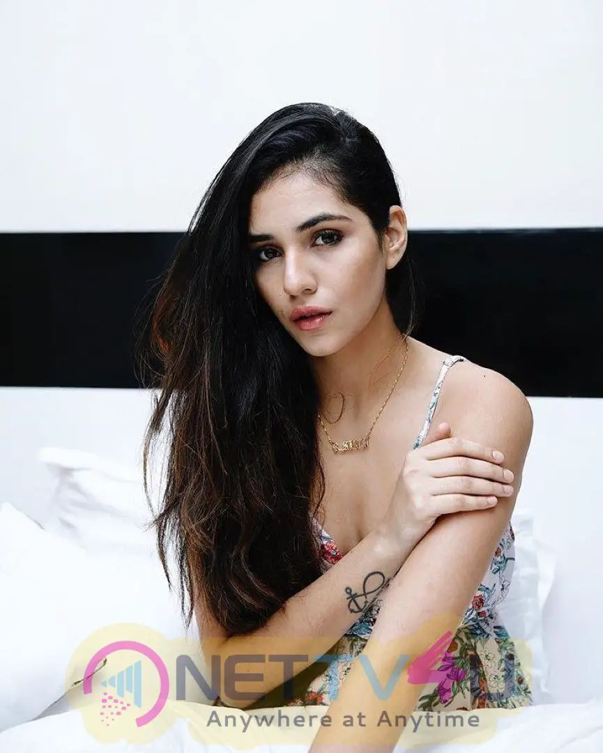 Model Radhika Seth Sexy Stills  Hindi Gallery