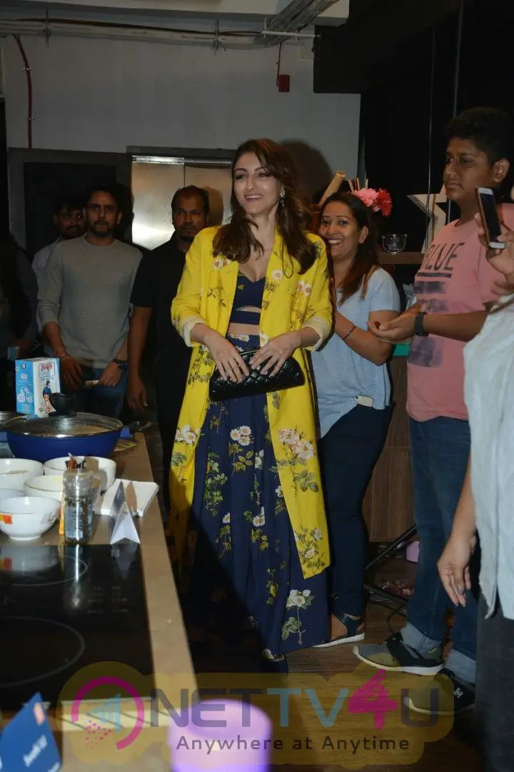 Actress Soha Ali Khan At The National Finale Of Kitchen Superstar In Khar Pics Hindi Gallery