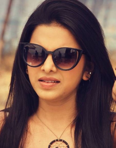 Hindi Movie Actress Mitali Mayekar