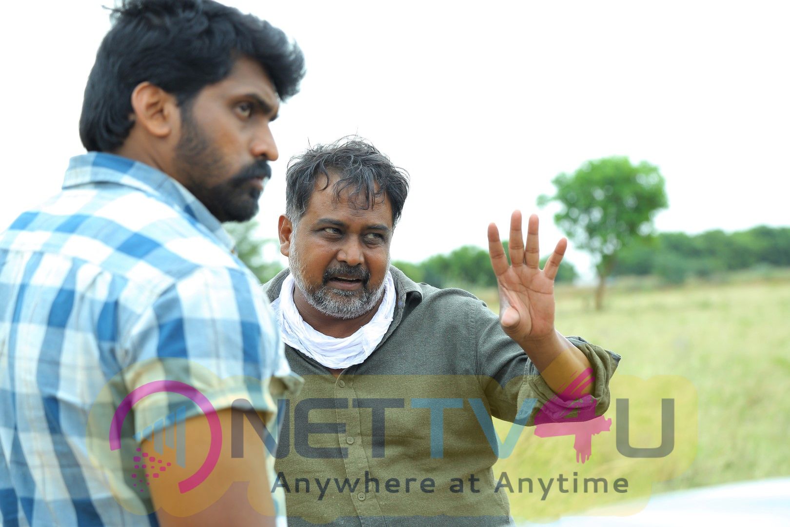 Actor Arjun At Sandakozhi Movie Shooting Spot Stills Tamil Gallery