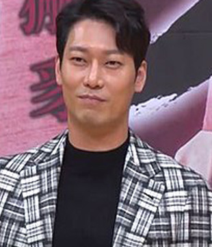 Korean Actor Park Hoon