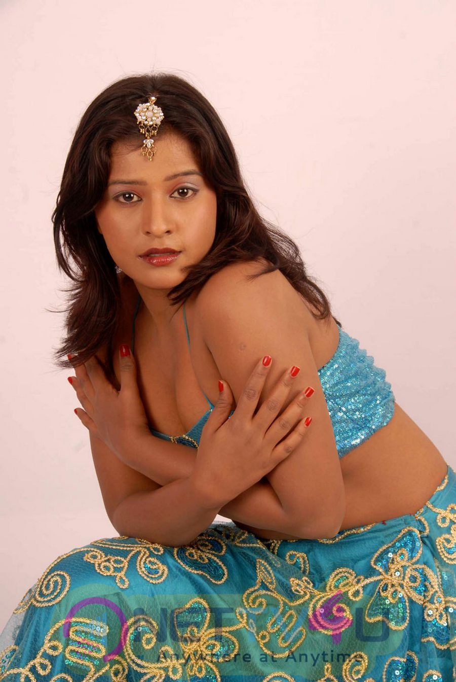 Actress Soujanya Hegde Hot & Sexy Pics Kannada Gallery