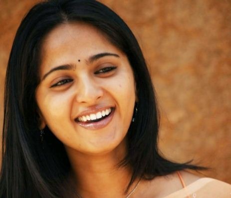 Anushka’s Caravan Seized In Pollachi!