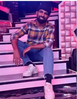 Suresh Naik Hindi Dancer