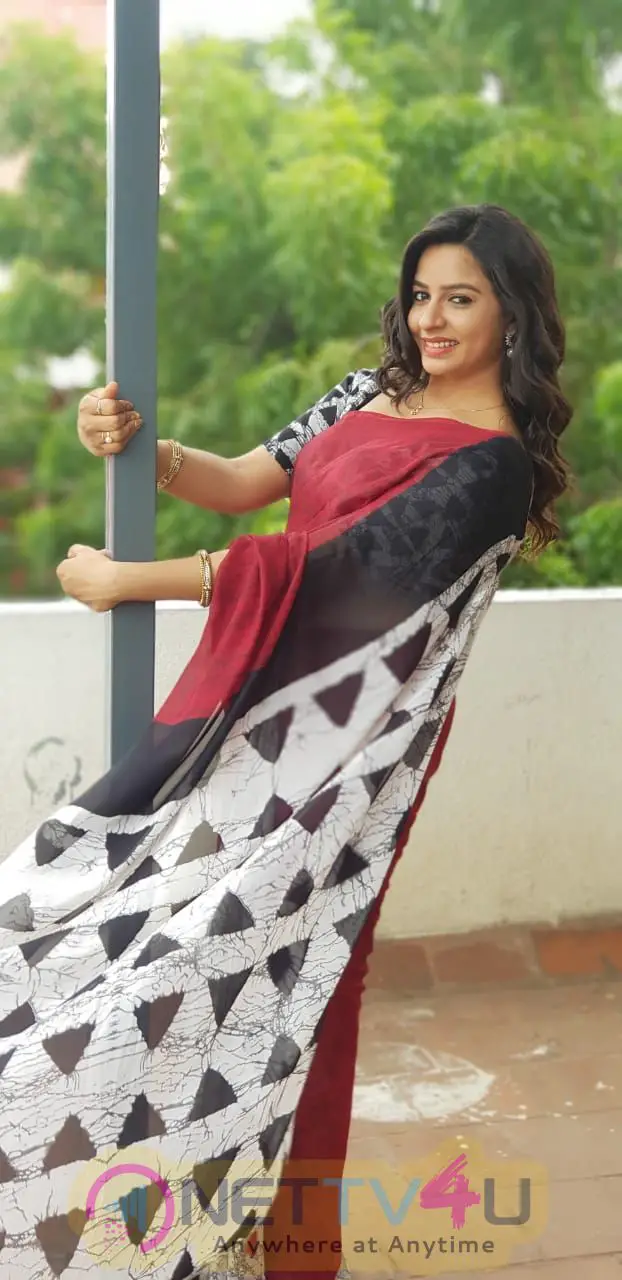 Actress Divya Ganesh Pretty Pics Tamil Gallery