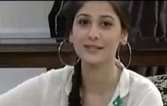 Urdu Anchor Hina Altaf