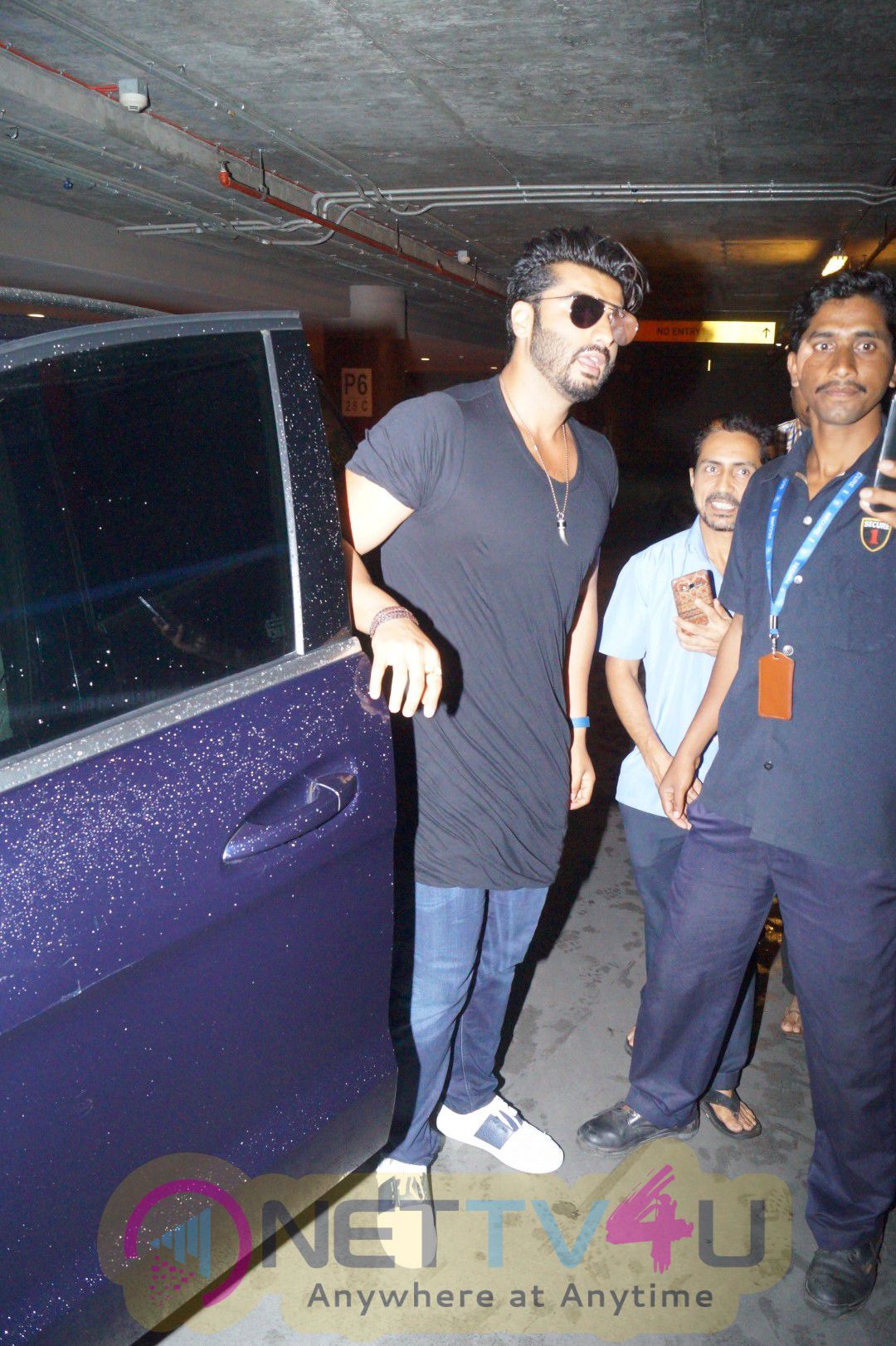 Actor Arjun Kapoor Spotted At The Chhatrapati Shivaji International Airport Statuesque Photos Hindi Gallery