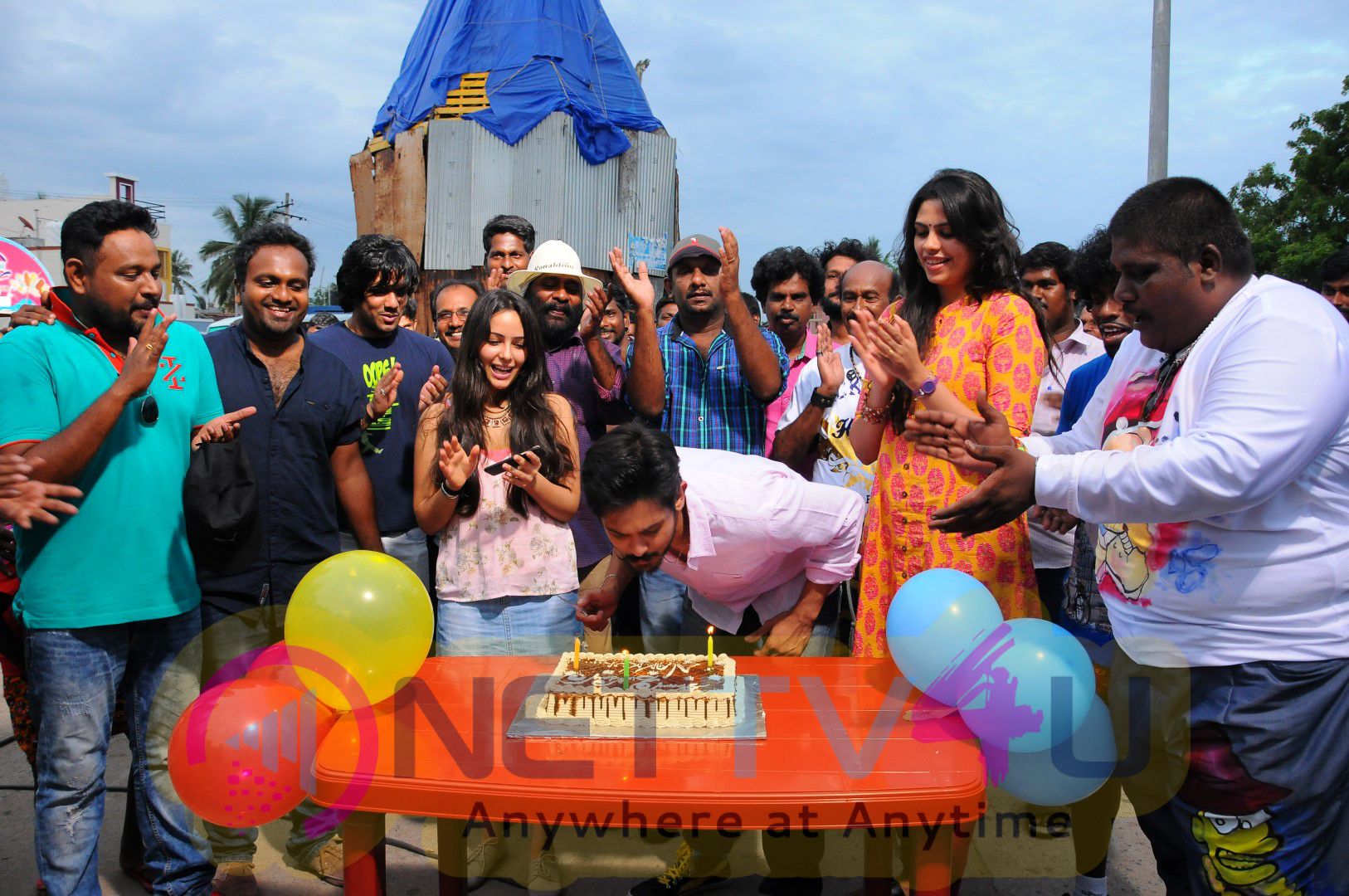 Actor Nakul Celebrated His Birthday On The Sets Of SEI Images Tamil Gallery