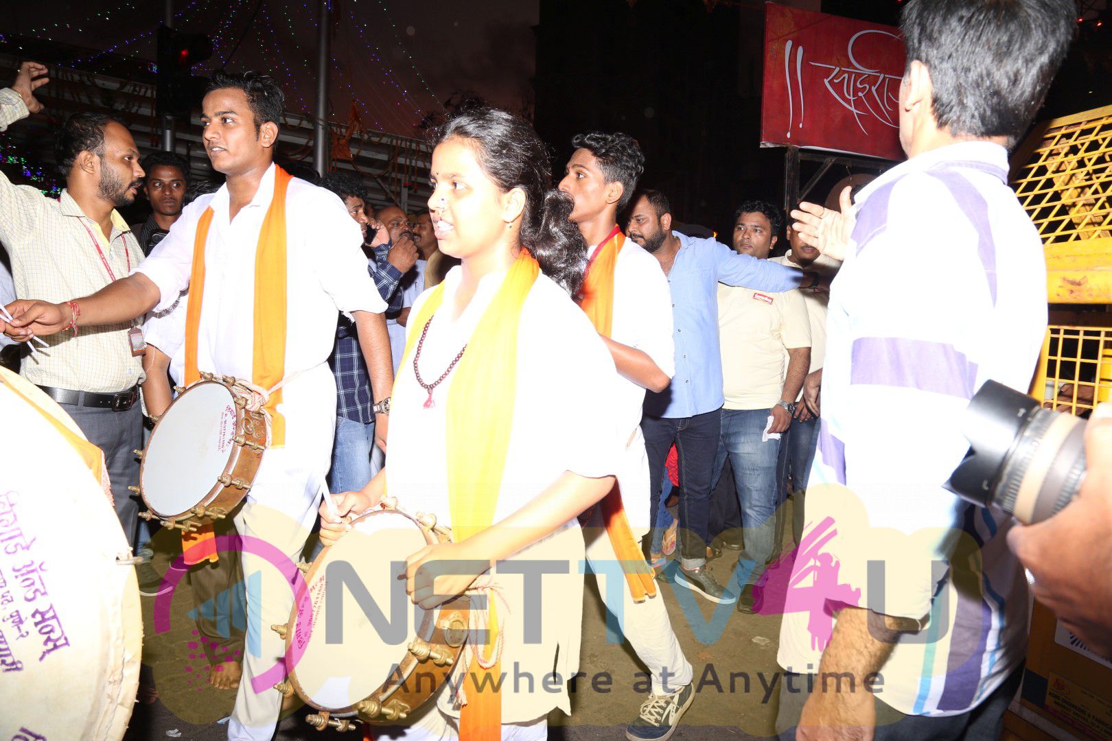 Actor Riteish Deshmukh Visits Siddhivinayak Temple Photos Hindi Gallery