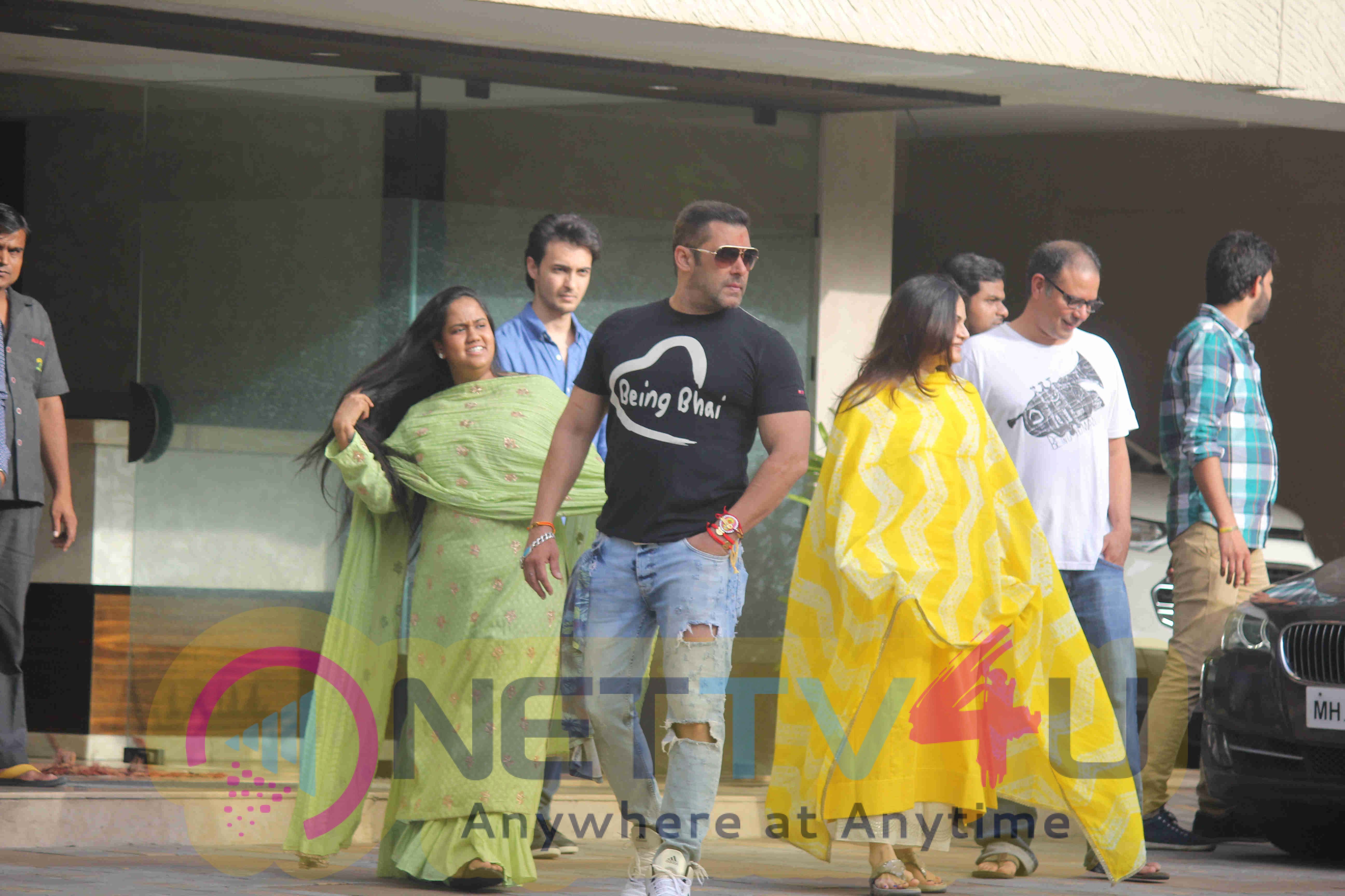 Actor Salman Khan Celebrates Raksha Bandhan With Sisters Stills Hindi Gallery