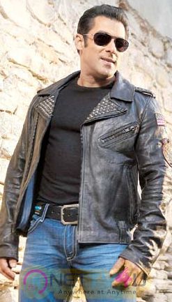 Actor Salman Khan Stylish Images Hindi Gallery