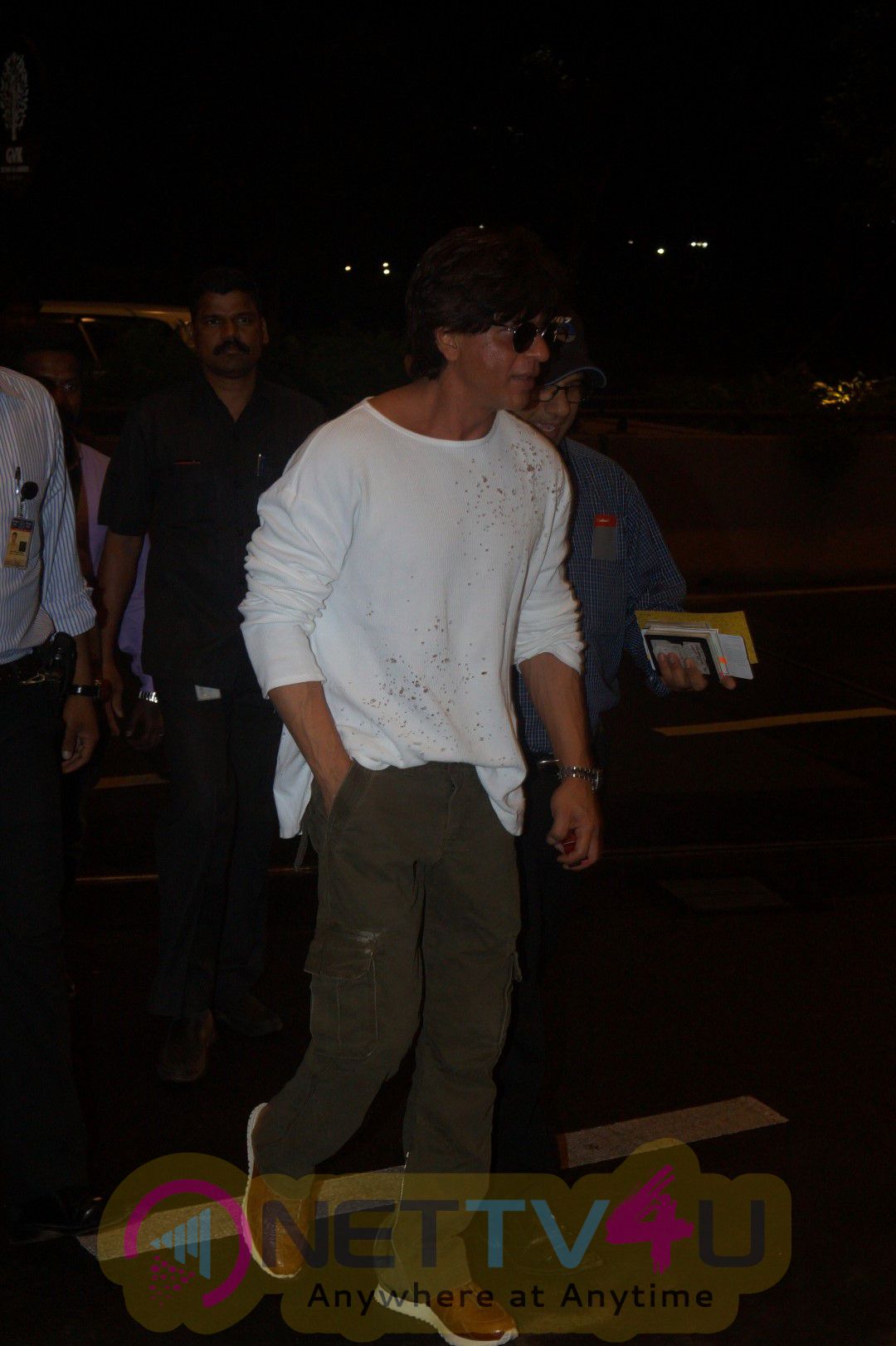 Actor Shahrukh Khan Spotted Airport Classic Stills Hindi Gallery