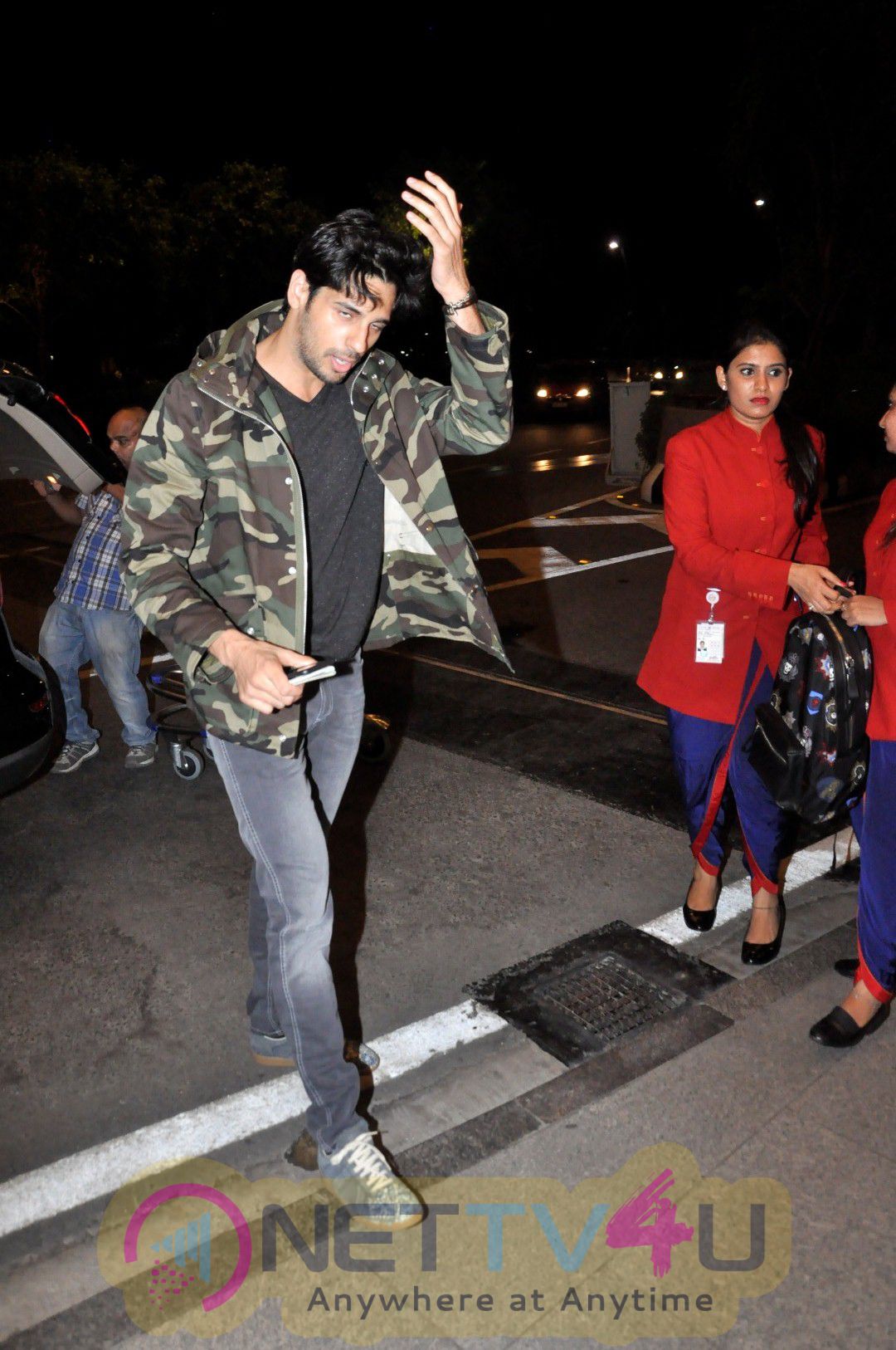 Actor Sidharth Malhotra Spotted At Airport Attractive Photos Hindi Gallery