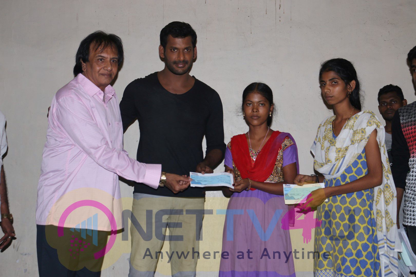 Actor Vishal Help 10 Poor Students By Paying College Fees For Them Excellent Stills Tamil Gallery