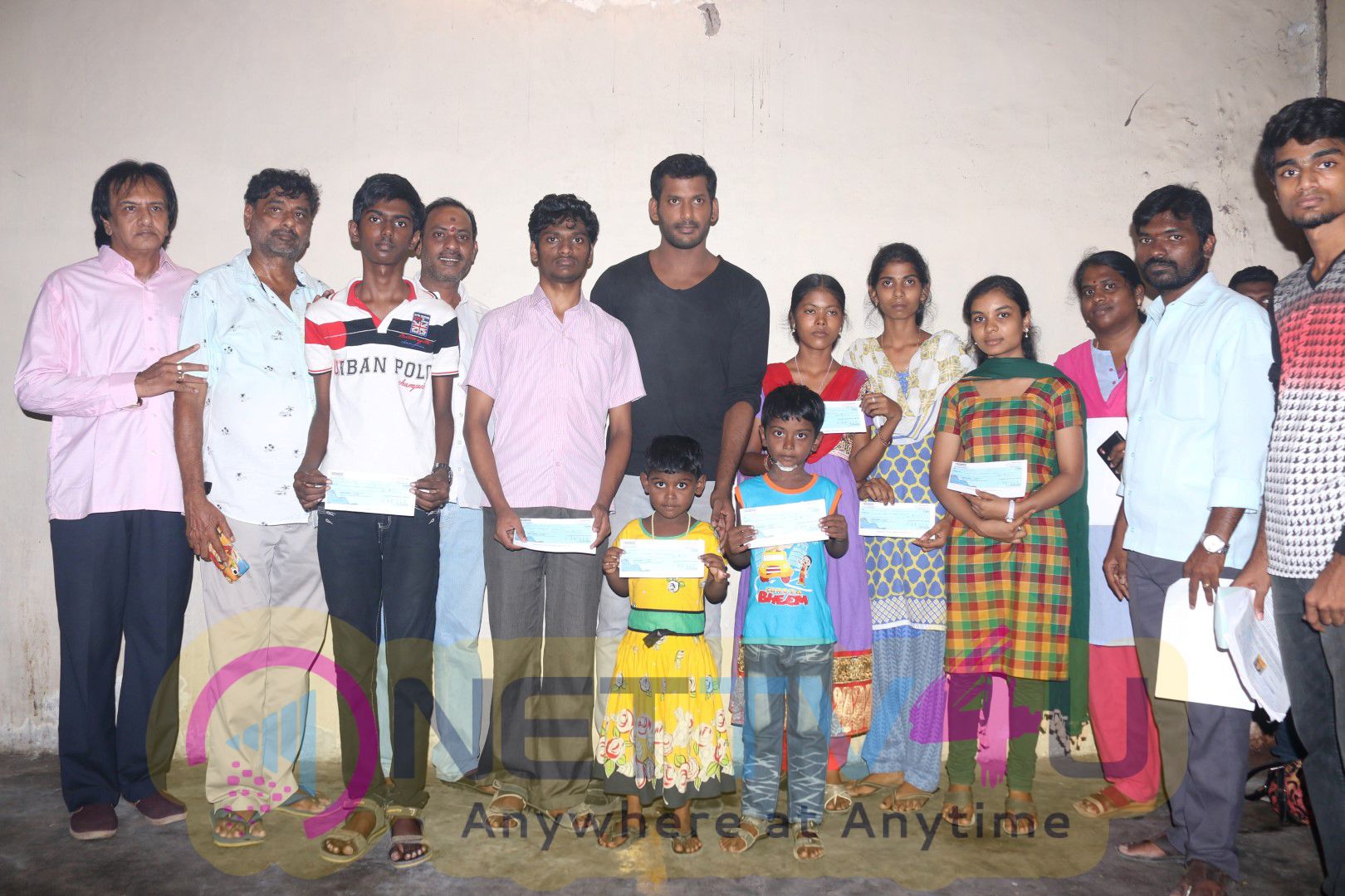 Actor Vishal Help 10 Poor Students By Paying College Fees For Them Excellent Stills Tamil Gallery