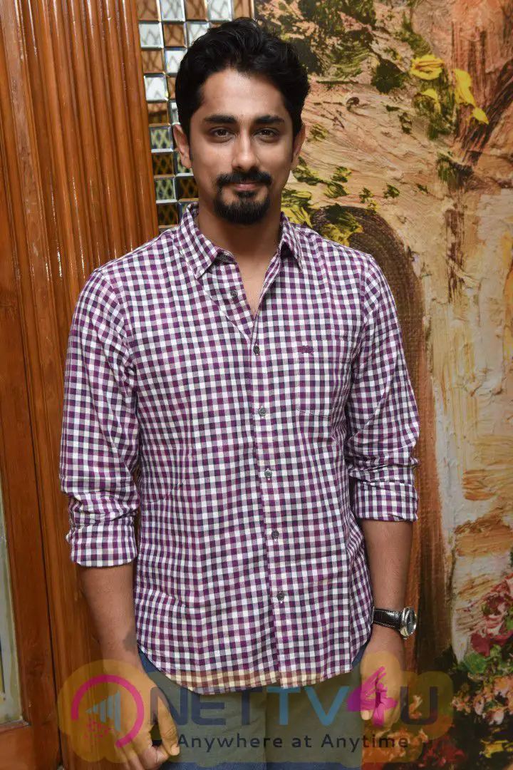 Actors Siddharth And Andrea Jeremiah Inaugurated Wink Salon Images Tamil Gallery