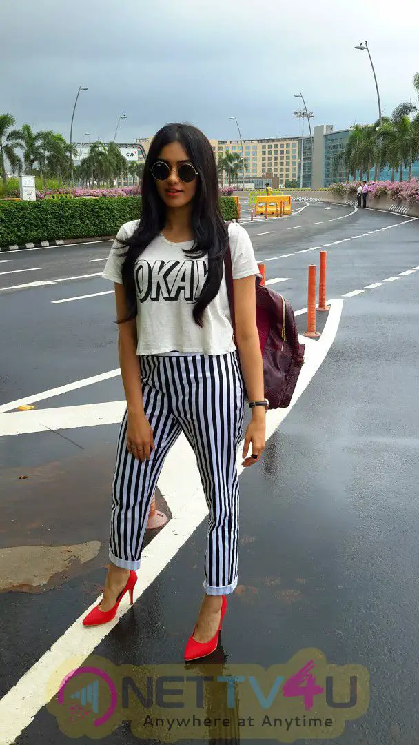 Actress Adah Sharma Spotted At Mumbai Airport Leaving For Commando 2 Excellent Photos Hindi Gallery