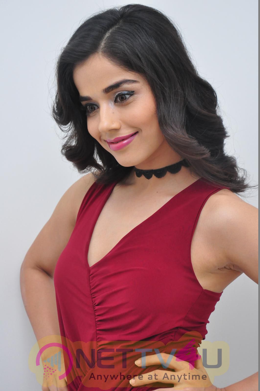 Actress Aparnaa Bajpai Lovely Images At S2 Womens Showroom Launch Telugu Gallery