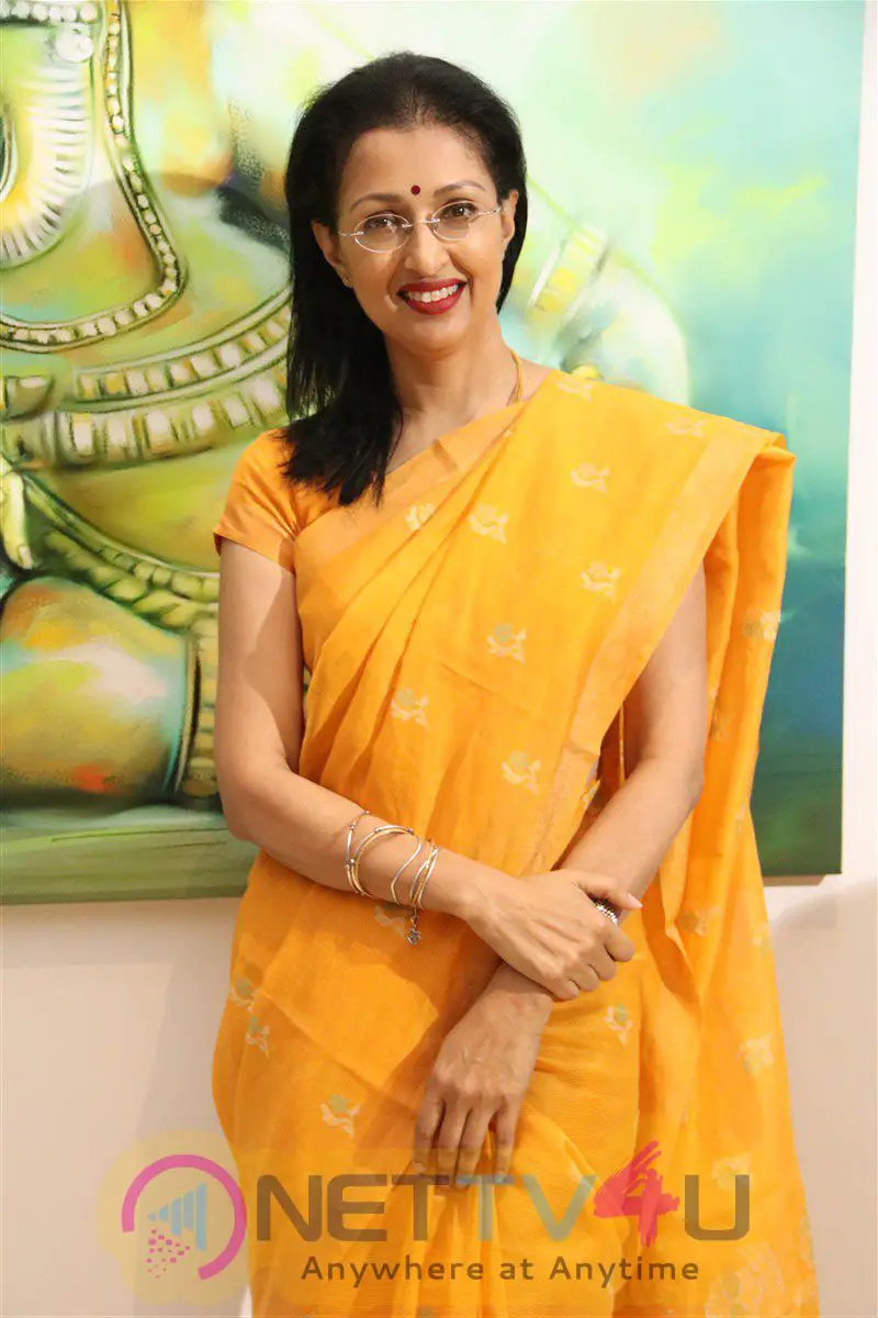 Actress Gautami Visit In Ganesh Art Gallery Attractive Stills Tamil Gallery