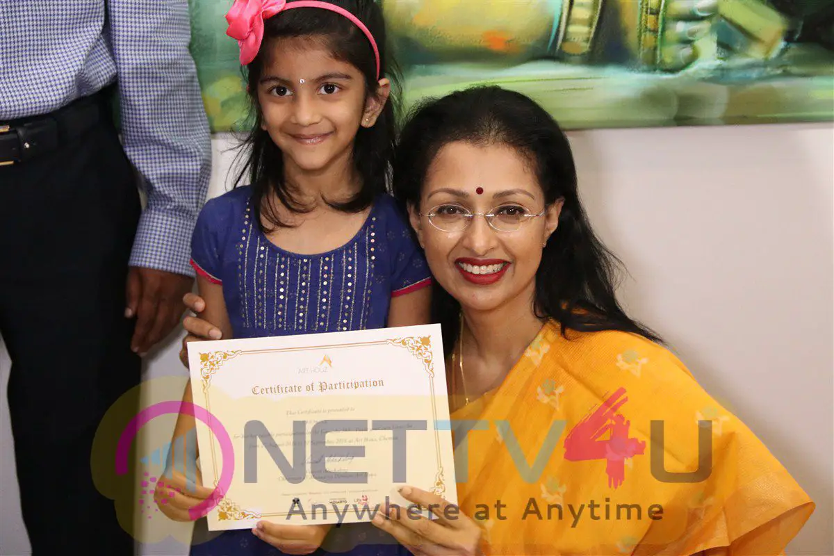 Actress Gautami Visit In Ganesh Art Gallery Attractive Stills Tamil Gallery