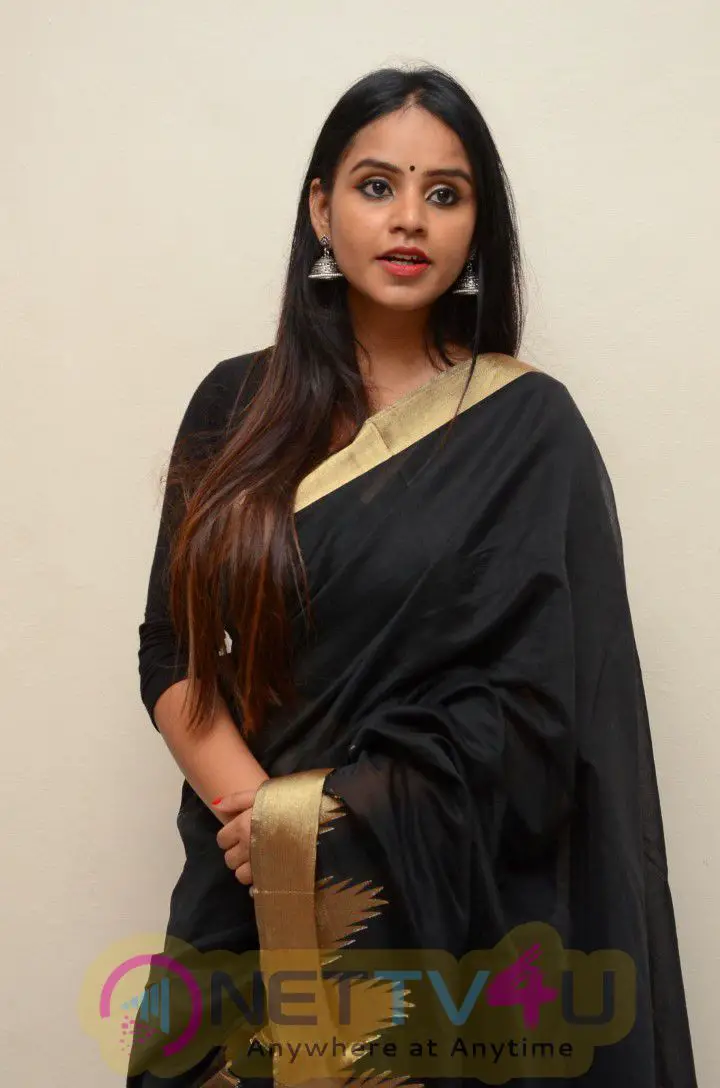Actress Madhavi Latha Latest Stills Telugu Gallery