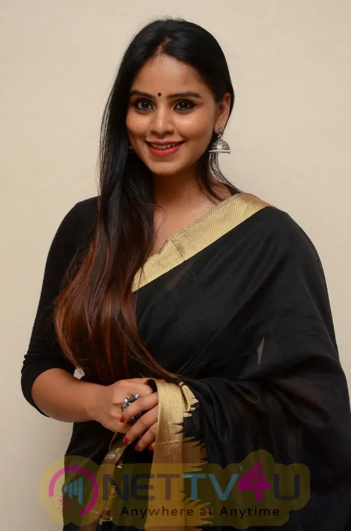 Actress Madhavi Latha Latest Stills Telugu Gallery