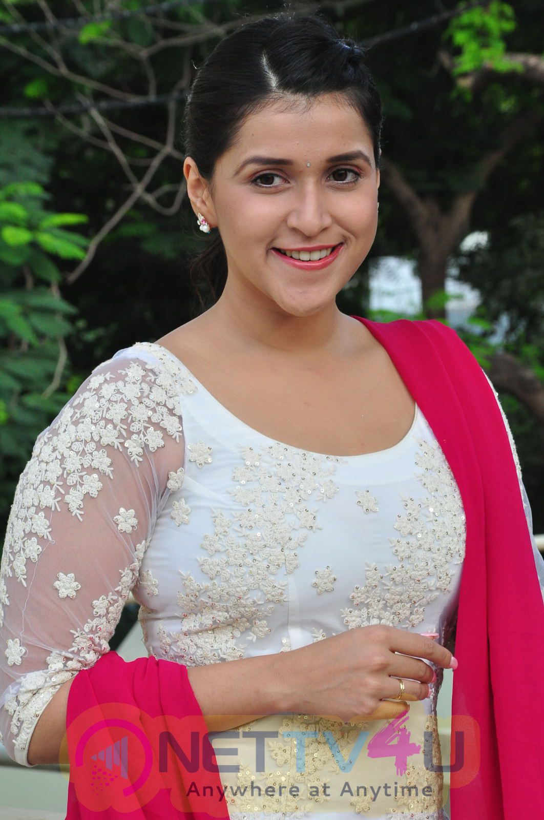 Actress Mannara Chopra Latest Photo Shoot Images Telugu Gallery