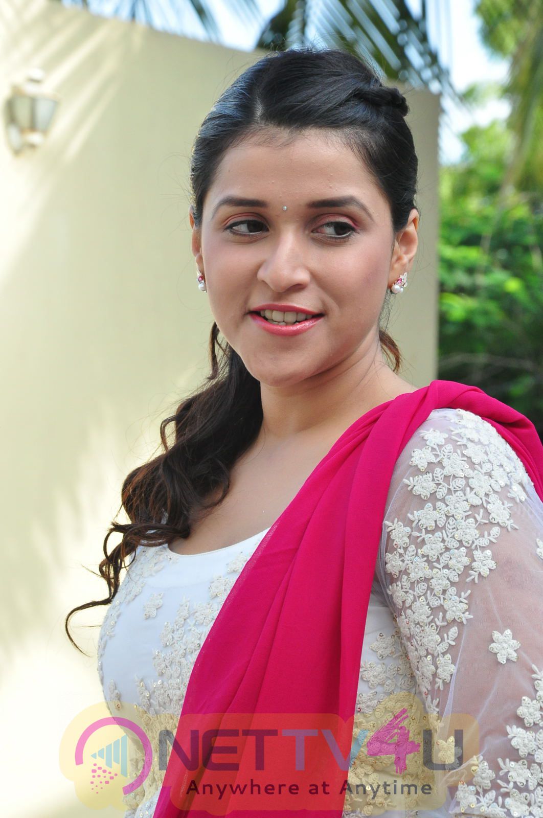 Actress Mannara Chopra Latest Photo Shoot Images Telugu Gallery