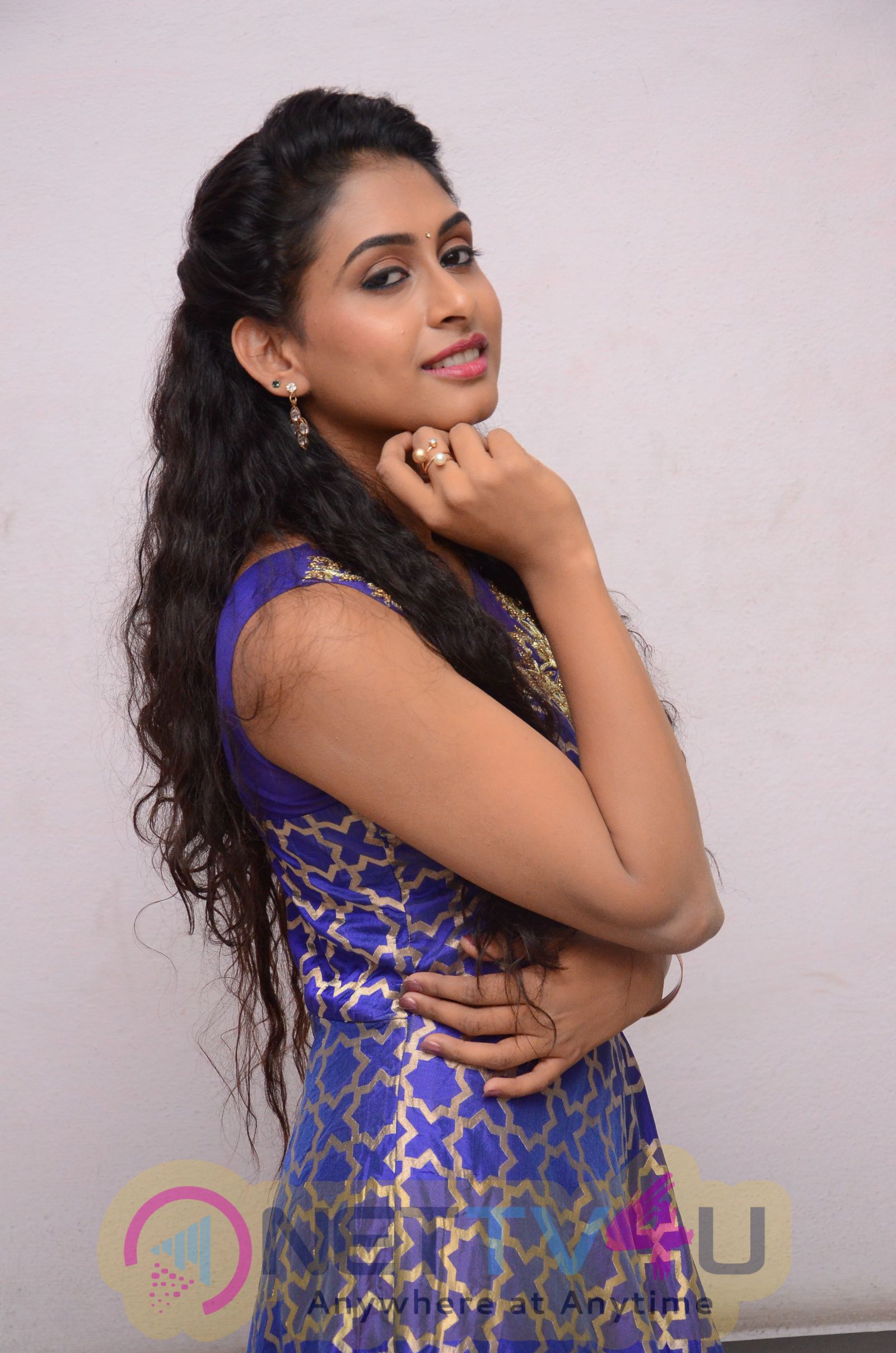 Actress Nithya Naresh Dazzling HD Stills Telugu Gallery