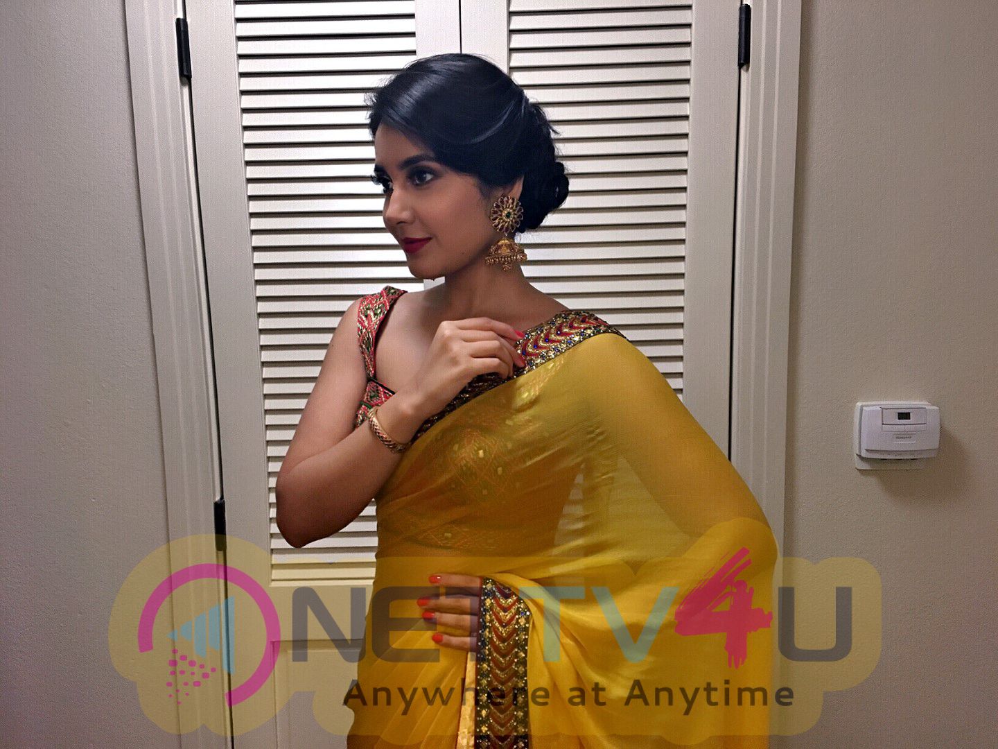 Actress Raashi Khanna Good Looking Photos  Telugu Gallery