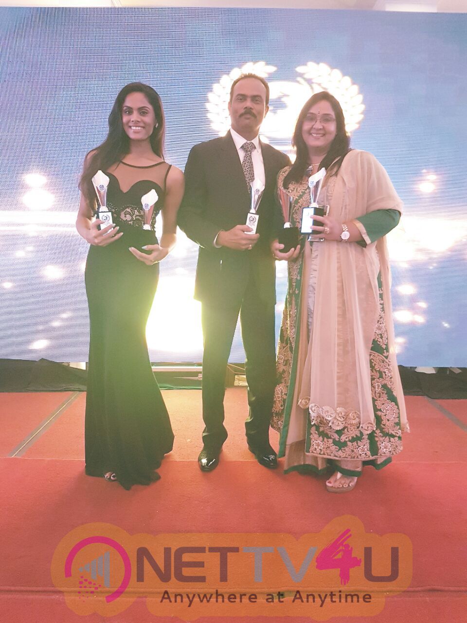 Actress Radha Uday Samudra Leisure Beach Hotel & Spa Bagged The Best Beach Hotel Award In 2016 South Asian Travel Awards  Tamil 
