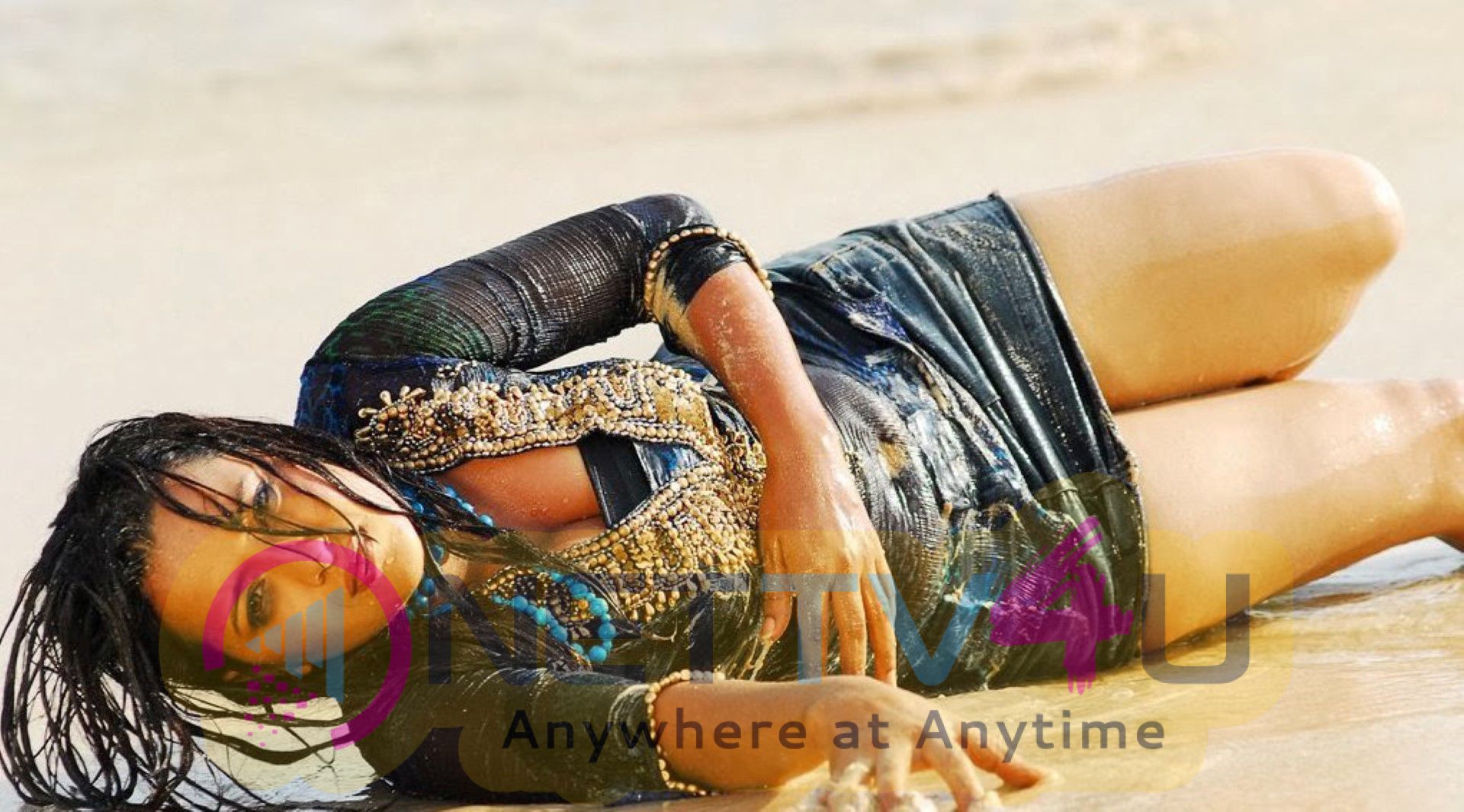 Actress Reema Sen Attractive Hot Sexy Stills Tamil Gallery